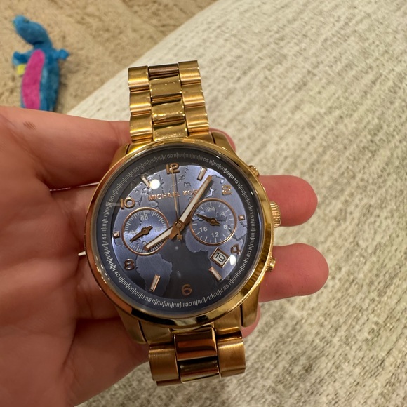 Michael Kors Stop Hunger Watch - Picture 2 of 3